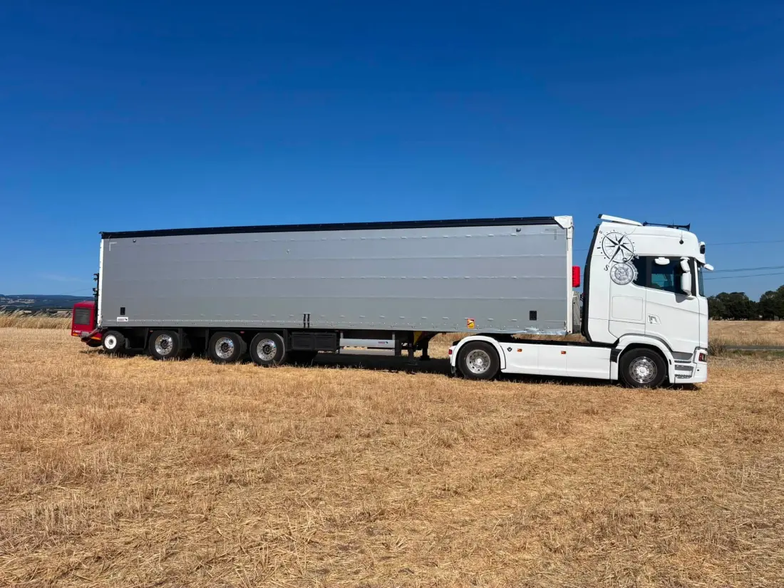 Ensemble Scania et remorque de la flotte Transports Bardel
